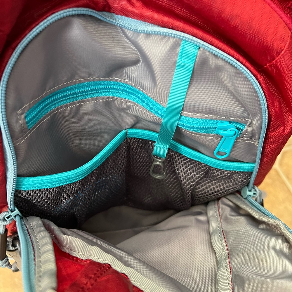 Camelbak Sequoia 18 Red Hiking Backpack - Picture 4 of 7